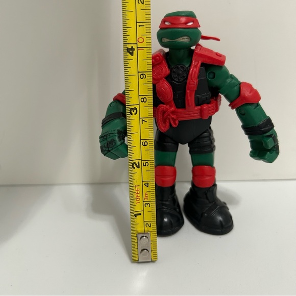 Action Figure - Red and Green - Picture 2 of 7